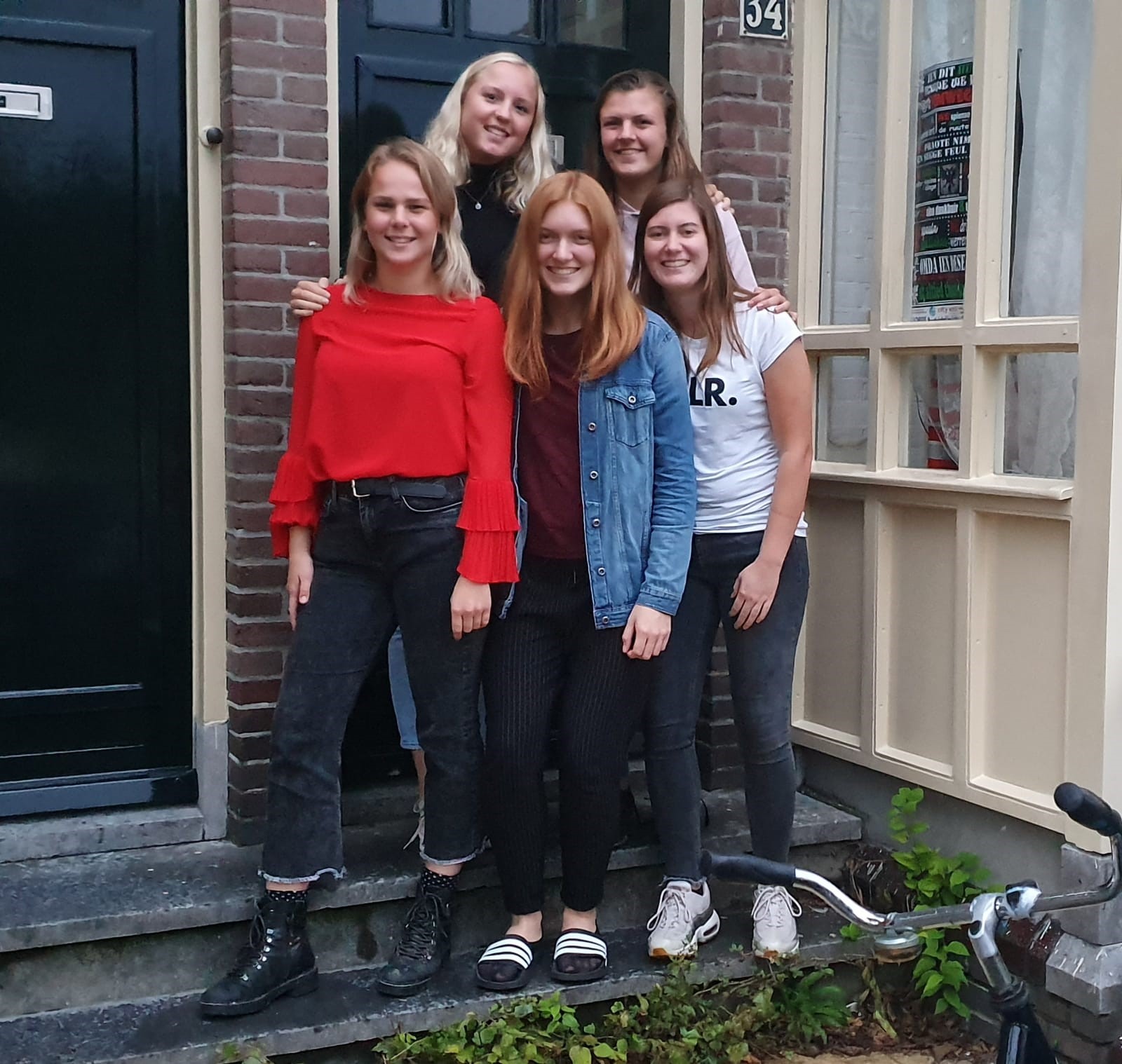 Borrelcommissie_2019-2020.jpg